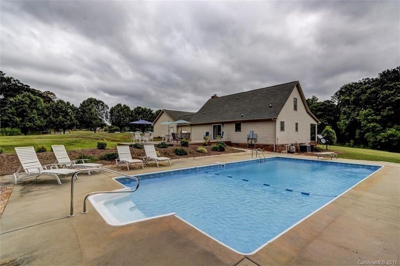 3266 Laboratory Rd, Lincolnton, NC 28092