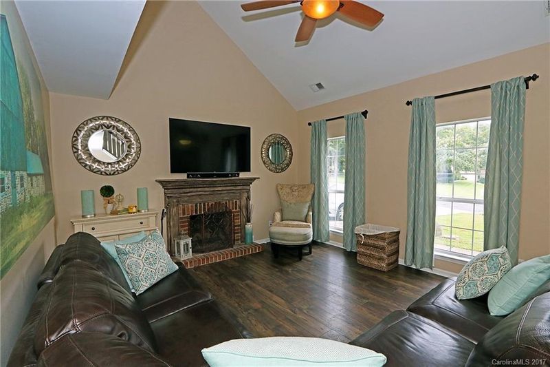 12730 Diamond Dr, Pineville, NC 28134