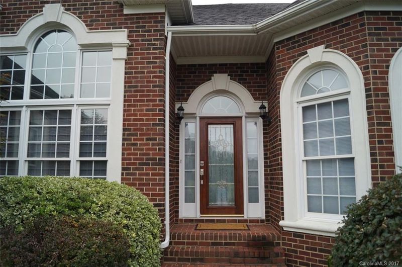1900 Links Ln, Matthews, NC 28104