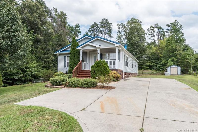 109 Saint Thomas Ct, Mooresville, NC 28115