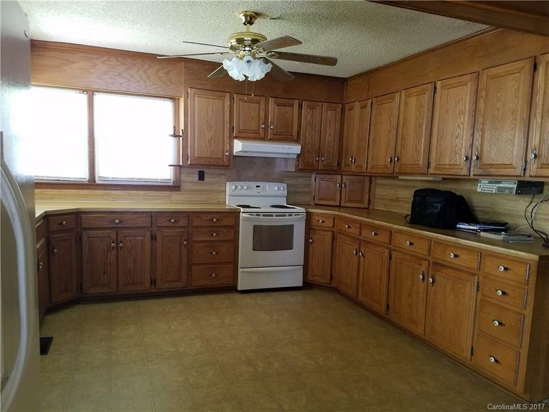 1110 Grove St, Kannapolis, NC 28083