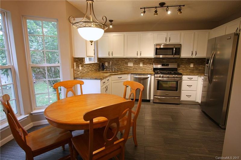 8110 Sheckler Ln, Matthews, NC 28104