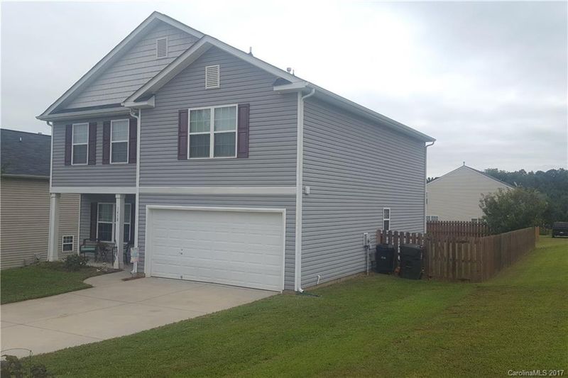 1418 River Run Dr, Lowell, NC 28098