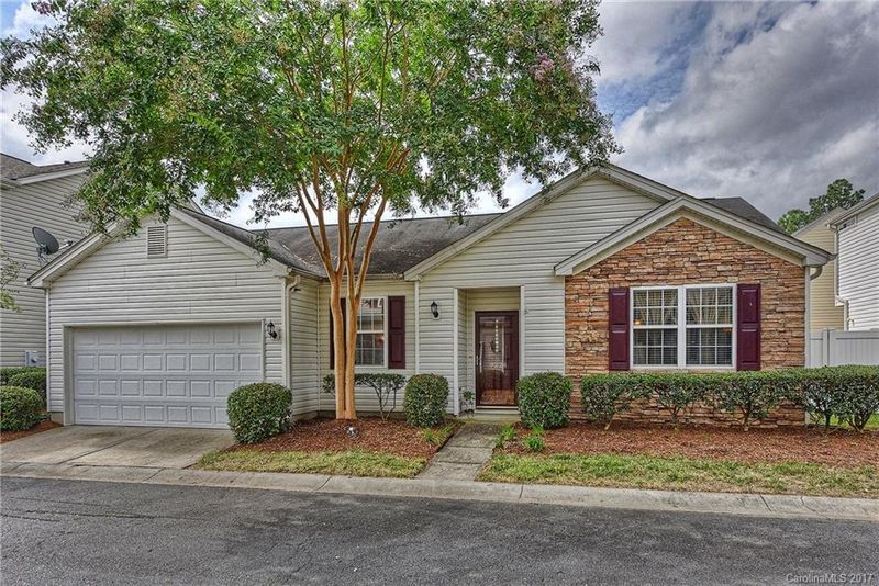 9224 Meadowmont View Dr, Charlotte, NC 28269