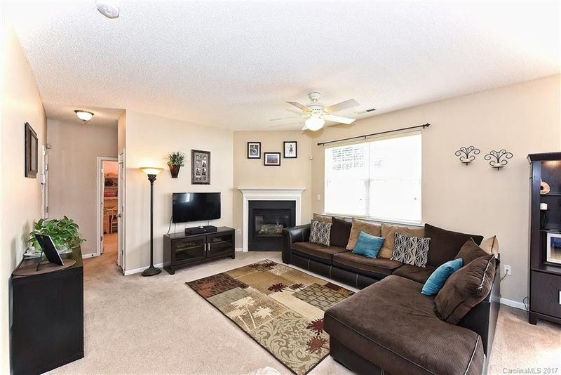 9224 Meadowmont View Dr, Charlotte, NC 28269