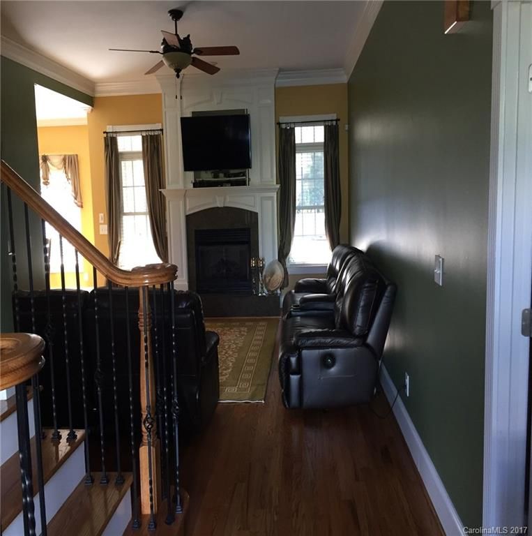 100 Daniel Efird Dr, Mount Holly, NC 28120