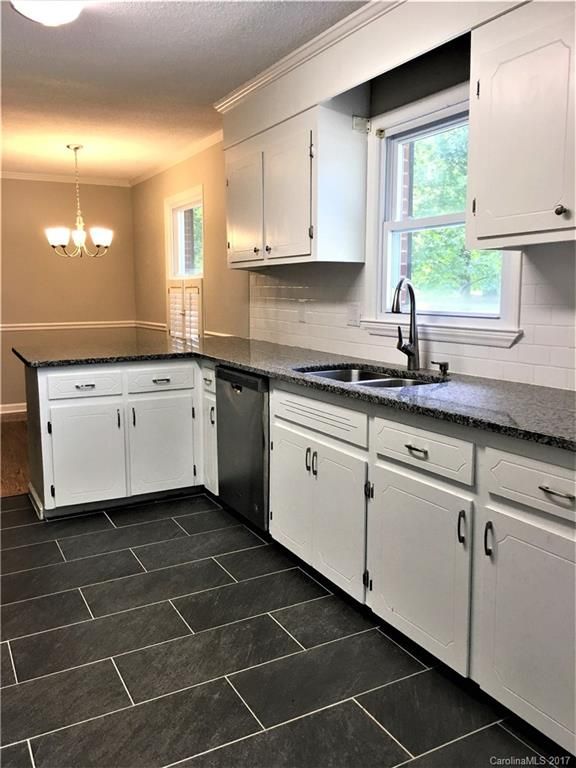 330 Ridge Dr, Mount Holly, NC 28120
