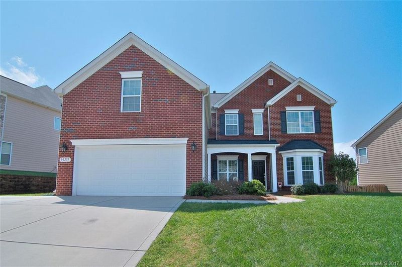 10257 Falling Leaf Dr NW, Concord, NC 28027