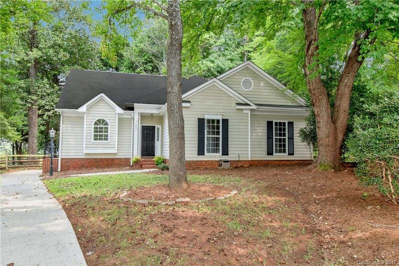 6900 Passeres Ct, Charlotte, NC 28215