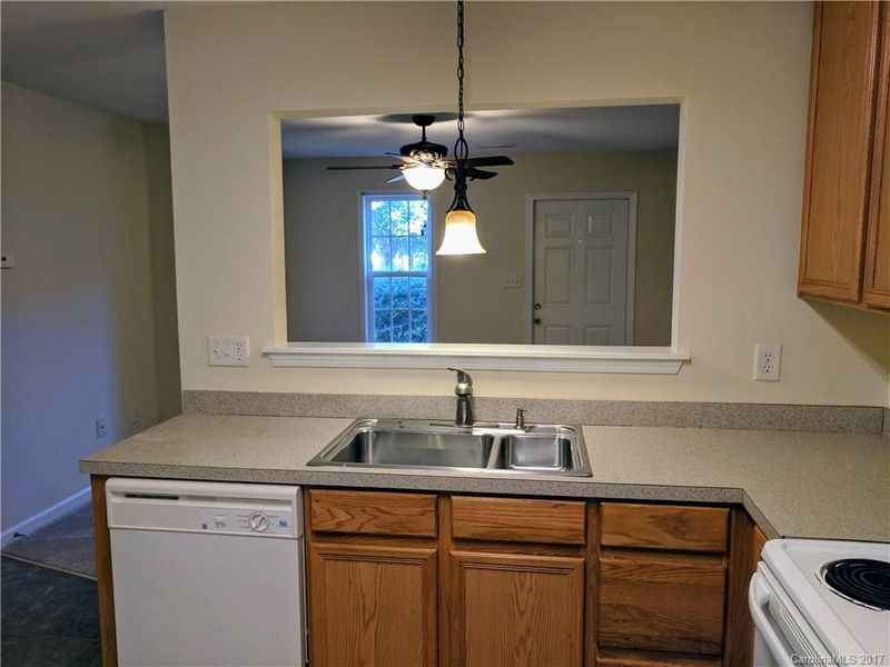110 Steam Engine Dr #104, Mooresville, NC 28115