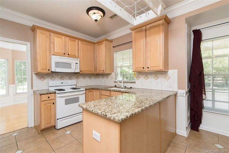 9701 Ashburton Dr, Charlotte, NC 28216