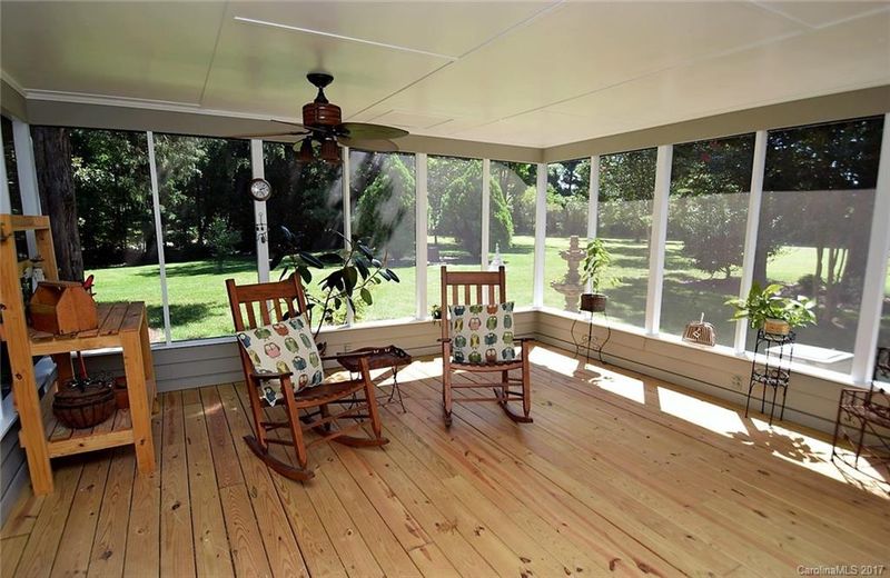 11201 Walking Horse Ln, Charlotte, NC 28215