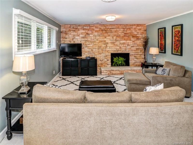 3015 Arundel Dr, Charlotte, NC 28209