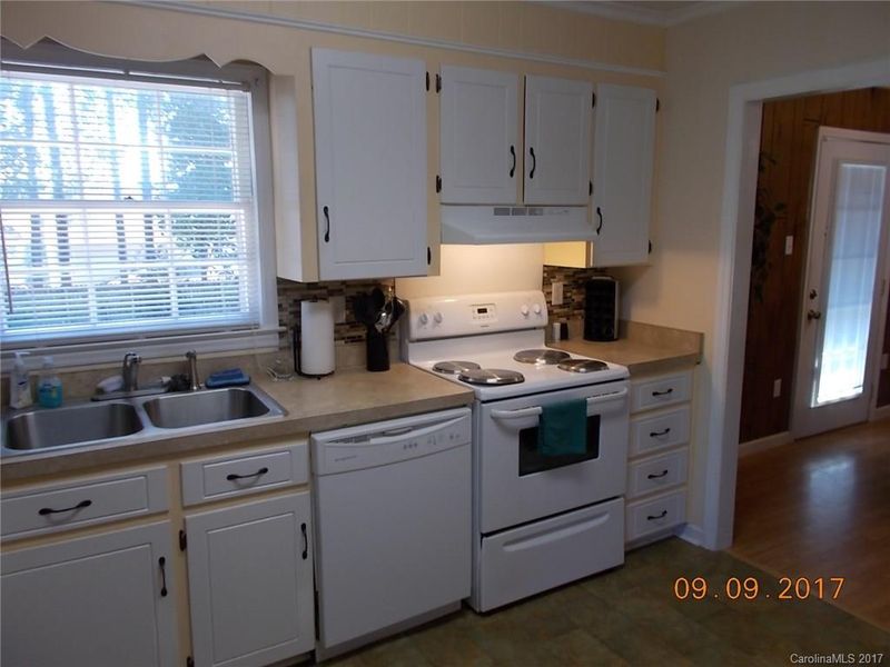 313 Vinecrest Dr, Matthews, NC 28105