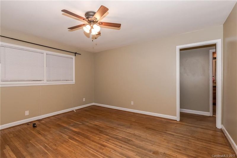 3900 Abbeydale Dr, Charlotte, NC 28205