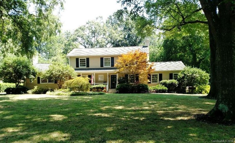3313 Foxcroft Rd, Charlotte, NC 28211