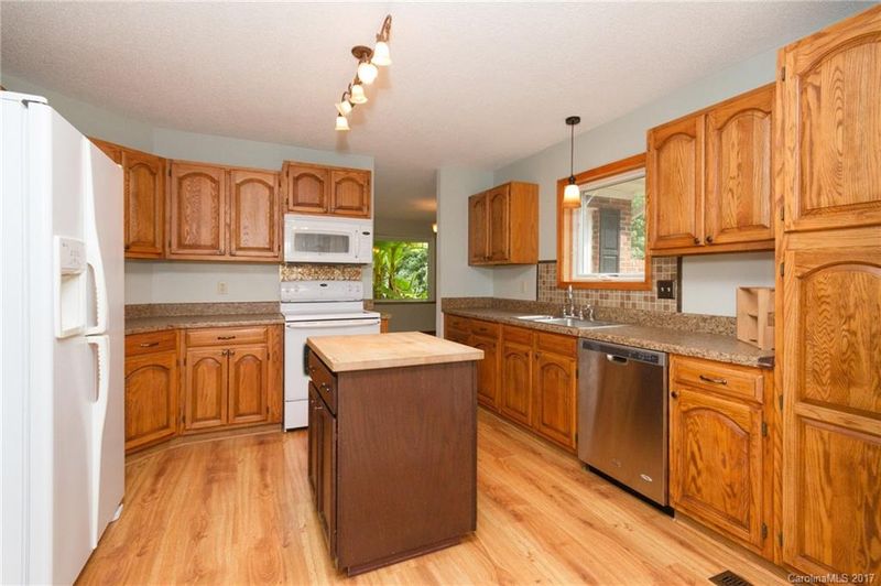 4137 Lake Shore Rd S, Denver, NC 28037