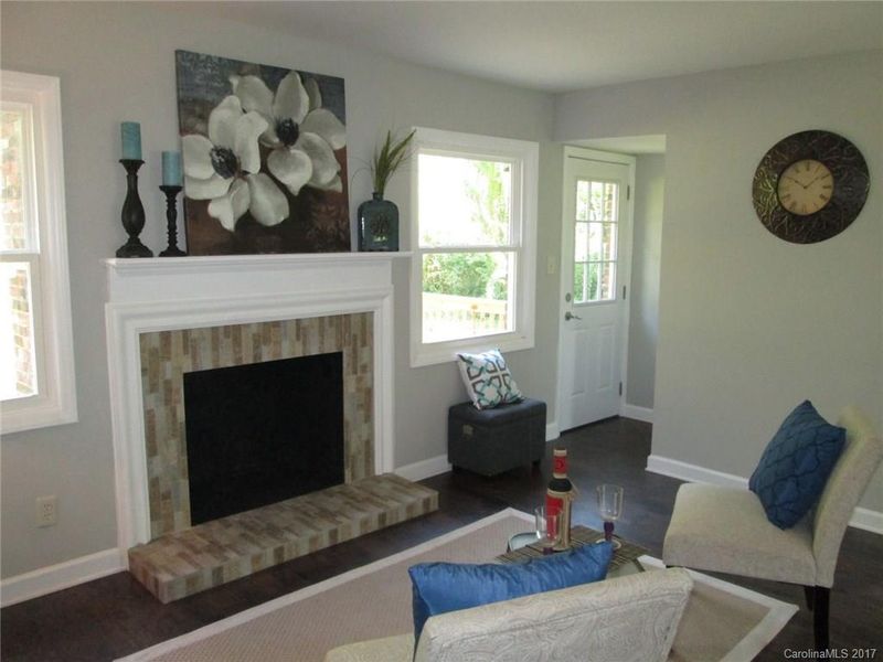 1445 Fox Run Dr, Charlotte, NC 28212