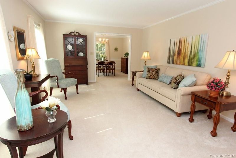 9325 Elvis Dr, Charlotte, NC 28215