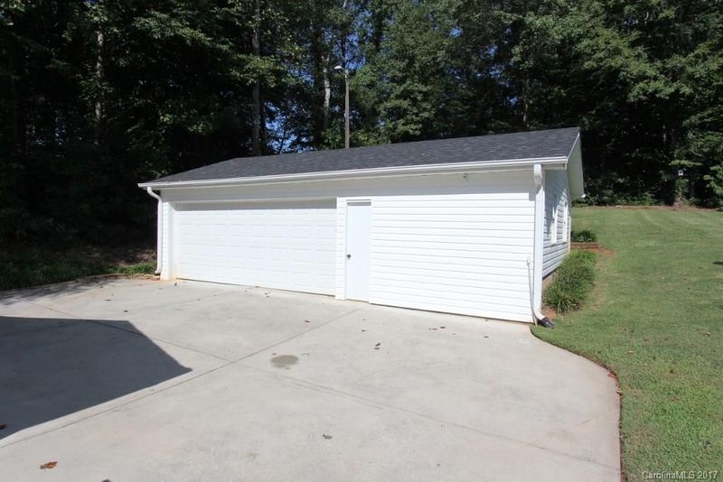 9325 Elvis Dr, Charlotte, NC 28215