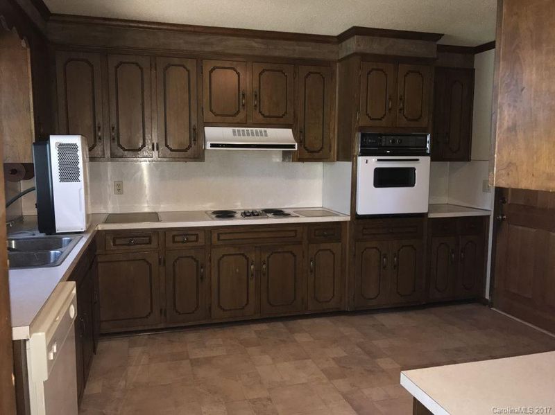 2450 Duck Hook Ln NE, Conover, NC 28613
