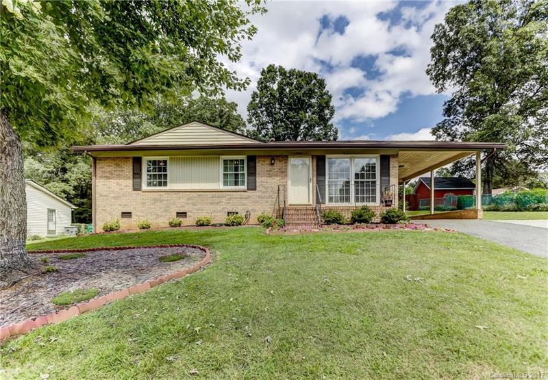 6714 Glenmoor Dr, Charlotte, NC 28214