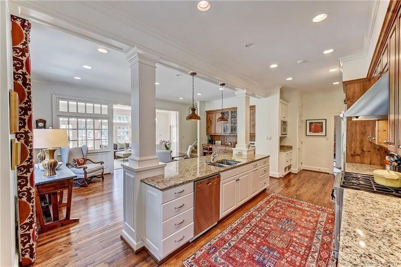 227 Cherokee Rd, Charlotte, NC 28207