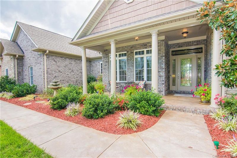 5525 Two Iron Dr, Matthews, NC 28104