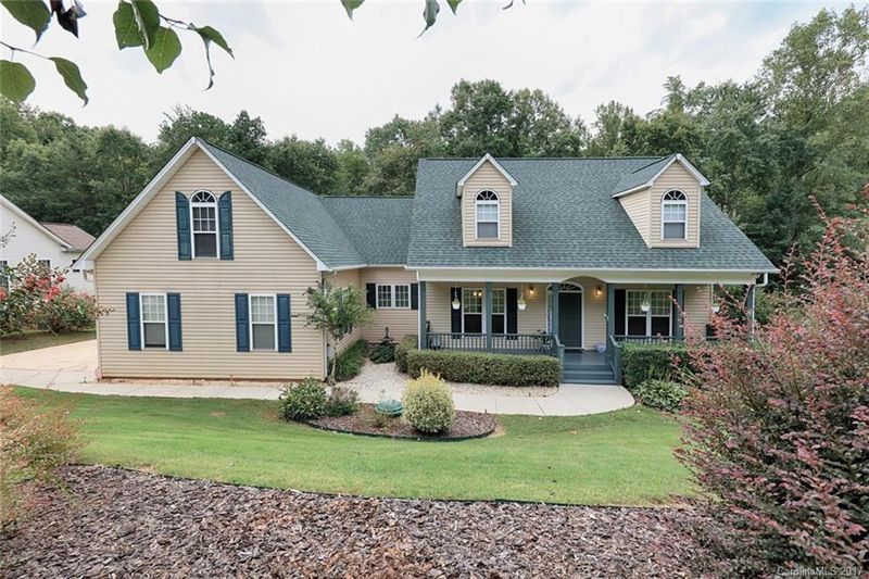 7018 Forest Manor Dr, Denver, NC 28037