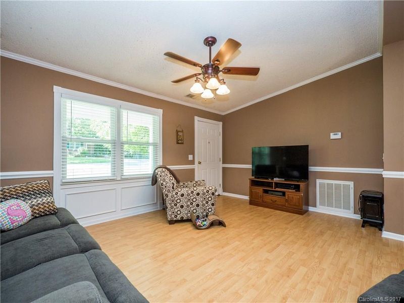 318 Willis Rd, Dallas, NC 28034
