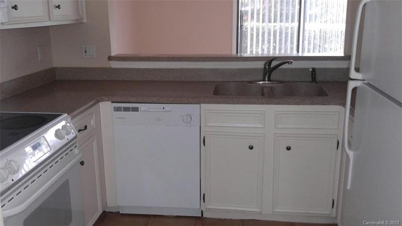 7800 Renaissance Ct, Charlotte, NC 28226