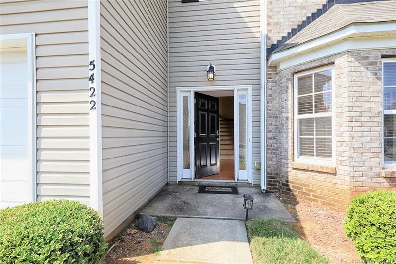 5422 Freestone Dr, Charlotte, NC 28216