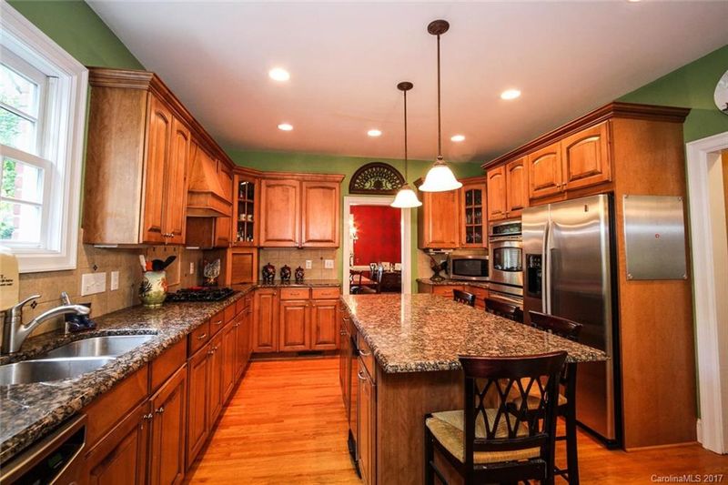 1235 Providence Rd, Charlotte, NC 28207