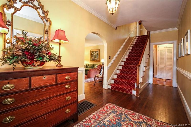 1235 Providence Rd, Charlotte, NC 28207