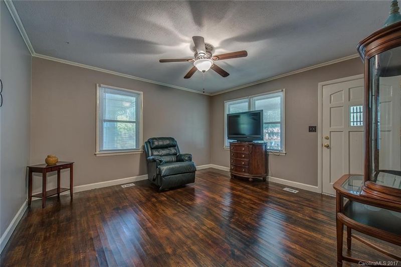 114 Lakeview Rd, Cherryville, NC 28021