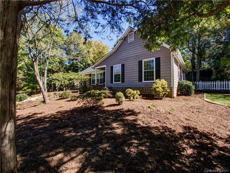 116 Creek Valley Dr, Charlotte, NC 28270