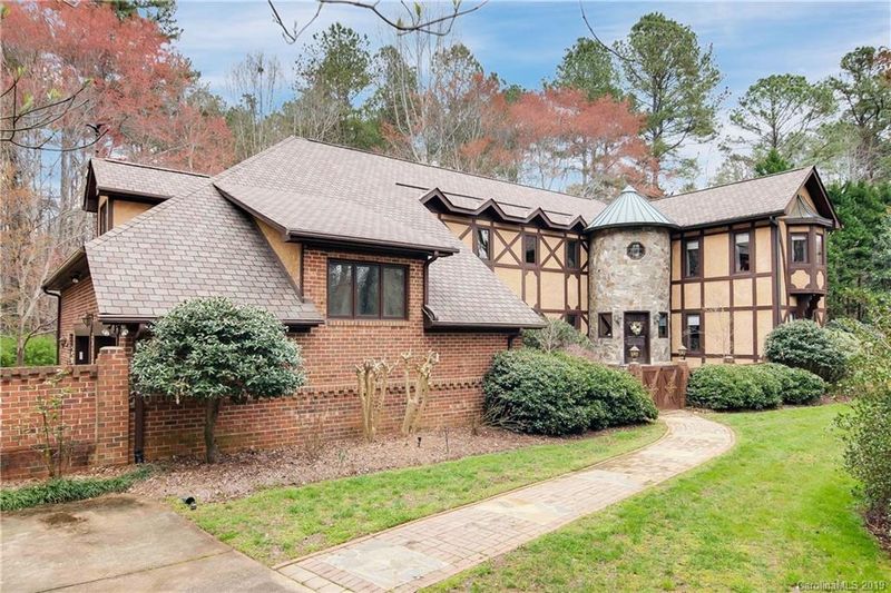 1439 Longleaf Ct, Matthews, NC 28104