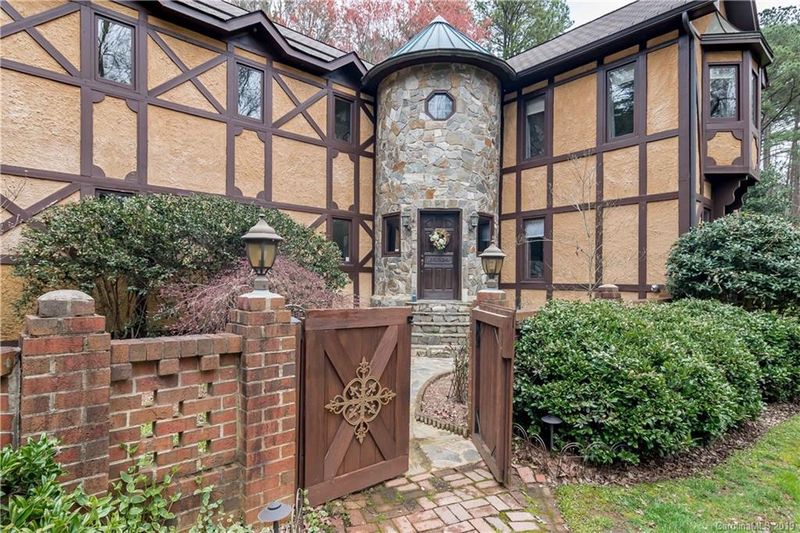 1439 Longleaf Ct, Matthews, NC 28104