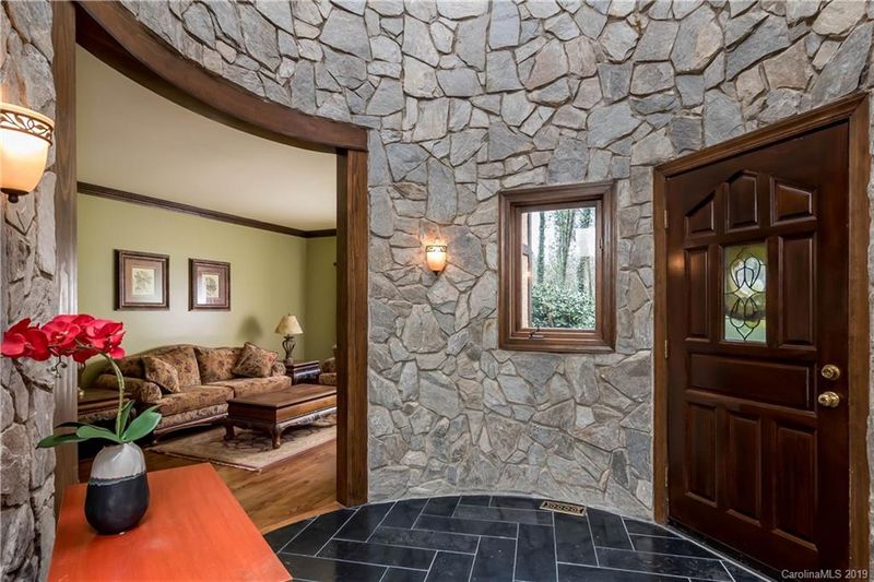 1439 Longleaf Ct, Matthews, NC 28104