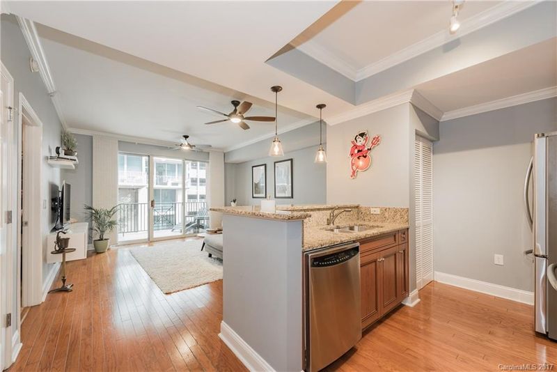 300 W 5th St #335, Charlotte, NC 28202