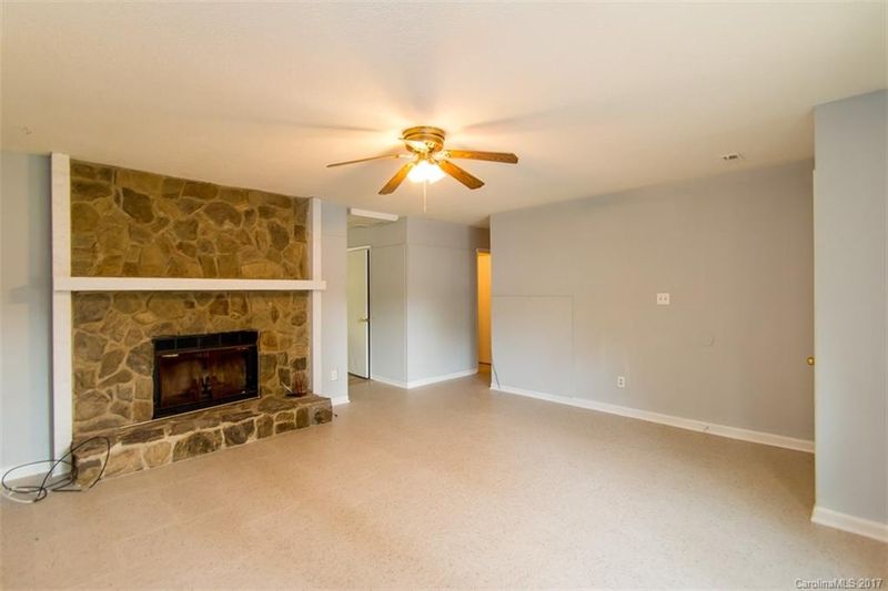 6716 Woodthrush Dr, Charlotte, NC 28227