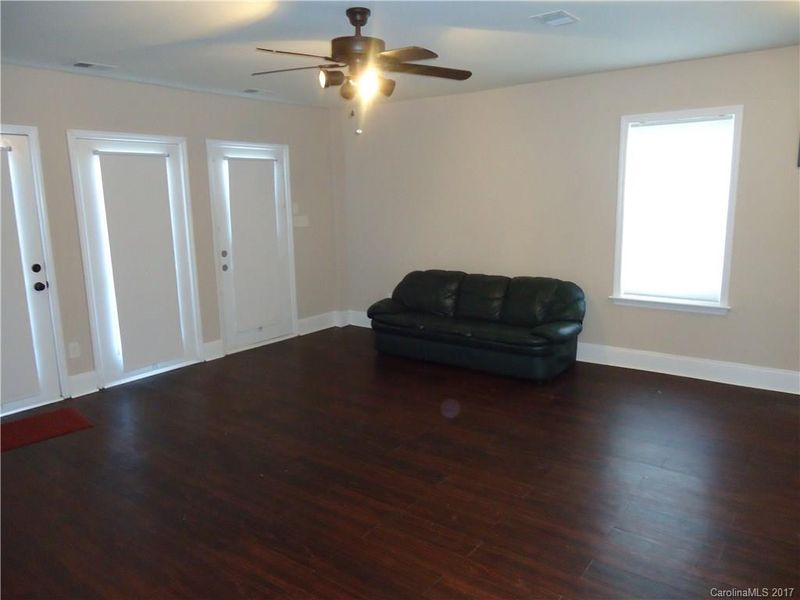 2215 Pimpernel Rd, Charlotte, NC 28213