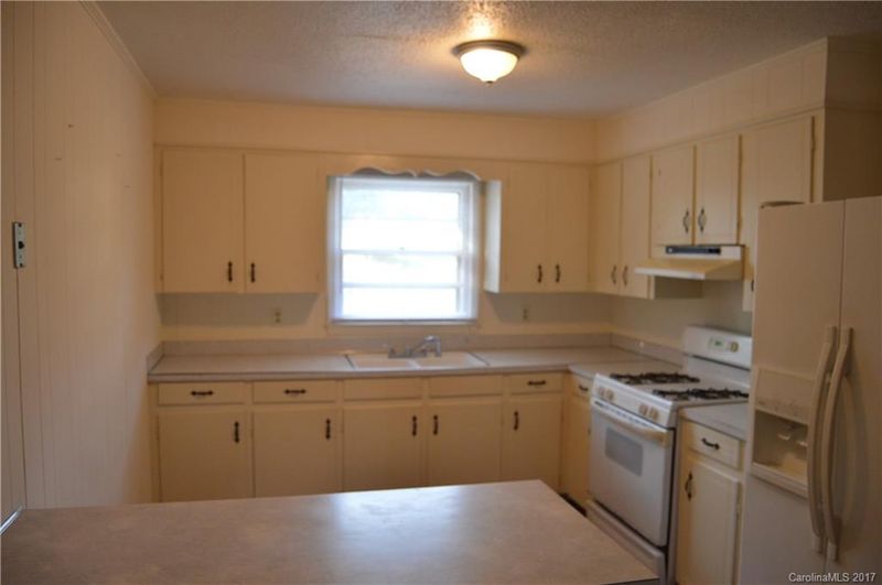 2425 Woodleaf Dr, Gastonia, NC 28052