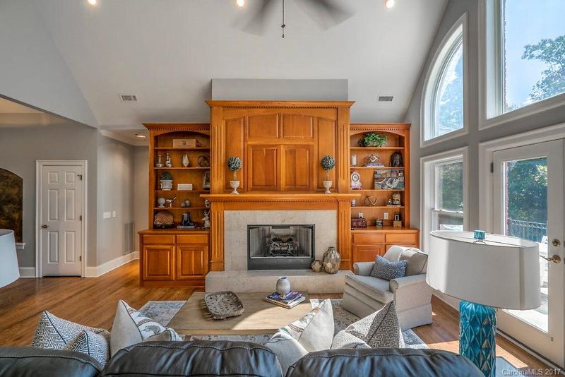 2700 Monarch Dr, Charlotte, NC 28214