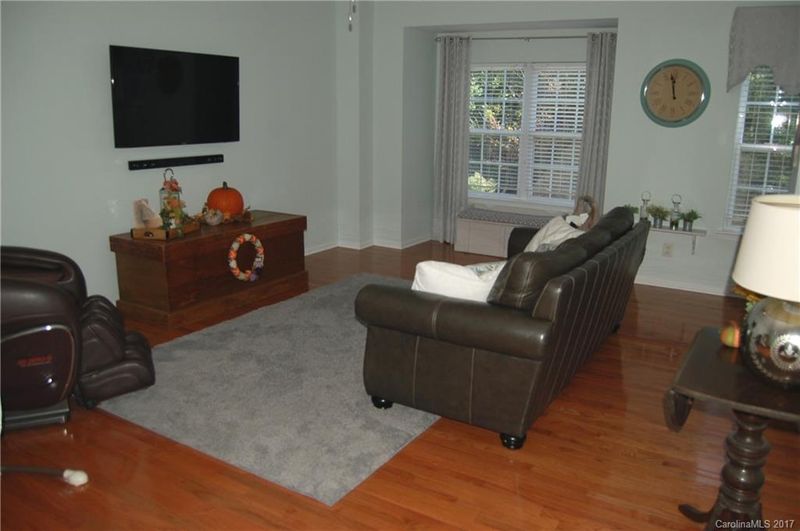 9979 Treeside Ln, Matthews, NC 28105