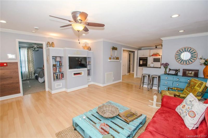 334 Caldwell Ave, Mooresville, NC 28115