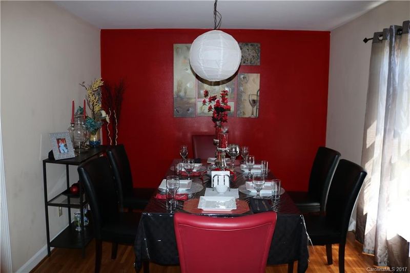 1421 Fox Run Dr, Charlotte, NC 28212