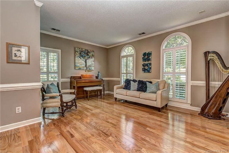 10532 Pullengreen Dr, Charlotte, NC 28277