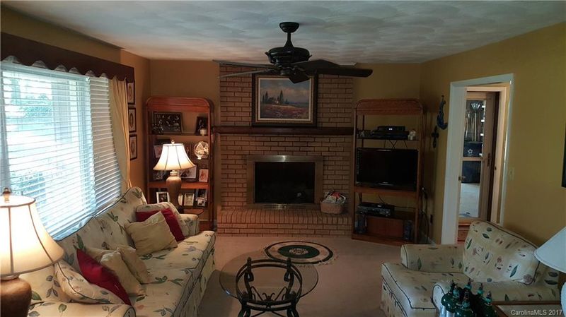 3767 Dover St, Claremont, NC 28610
