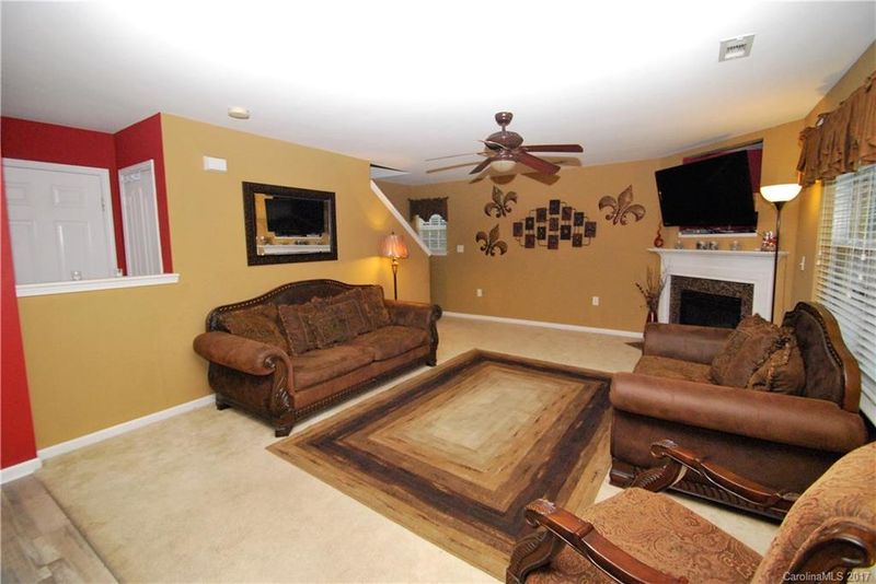 1425 River Run Rd, Lowell, NC 28098
